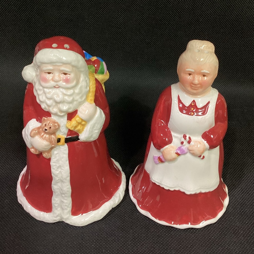 Vtg Spode Santa Claus Mr. & Mrs Salt & Pepper Shakers Christmas